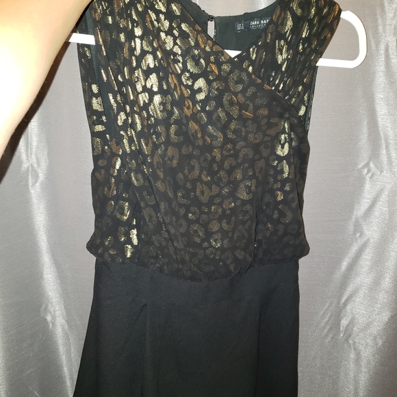 Small zara romper in black and gold. - Picture 2 of 4